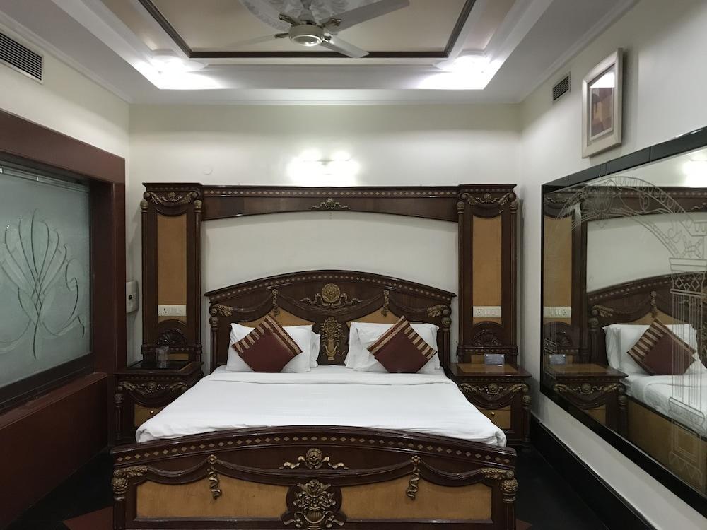 Delite Sarovar Portico Фаридабад Экстерьер фото