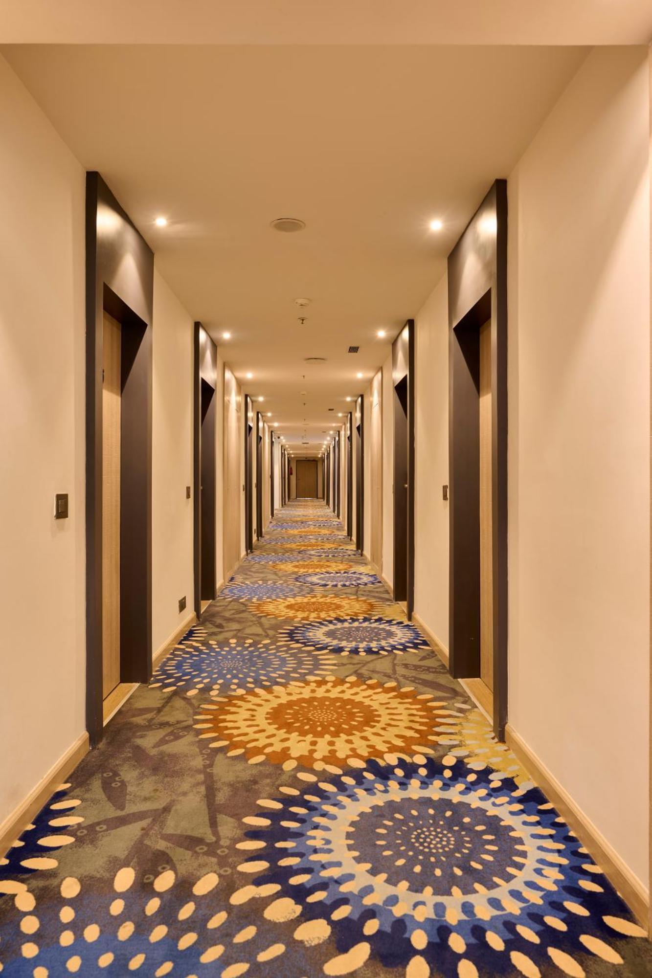Delite Sarovar Portico Фаридабад Экстерьер фото