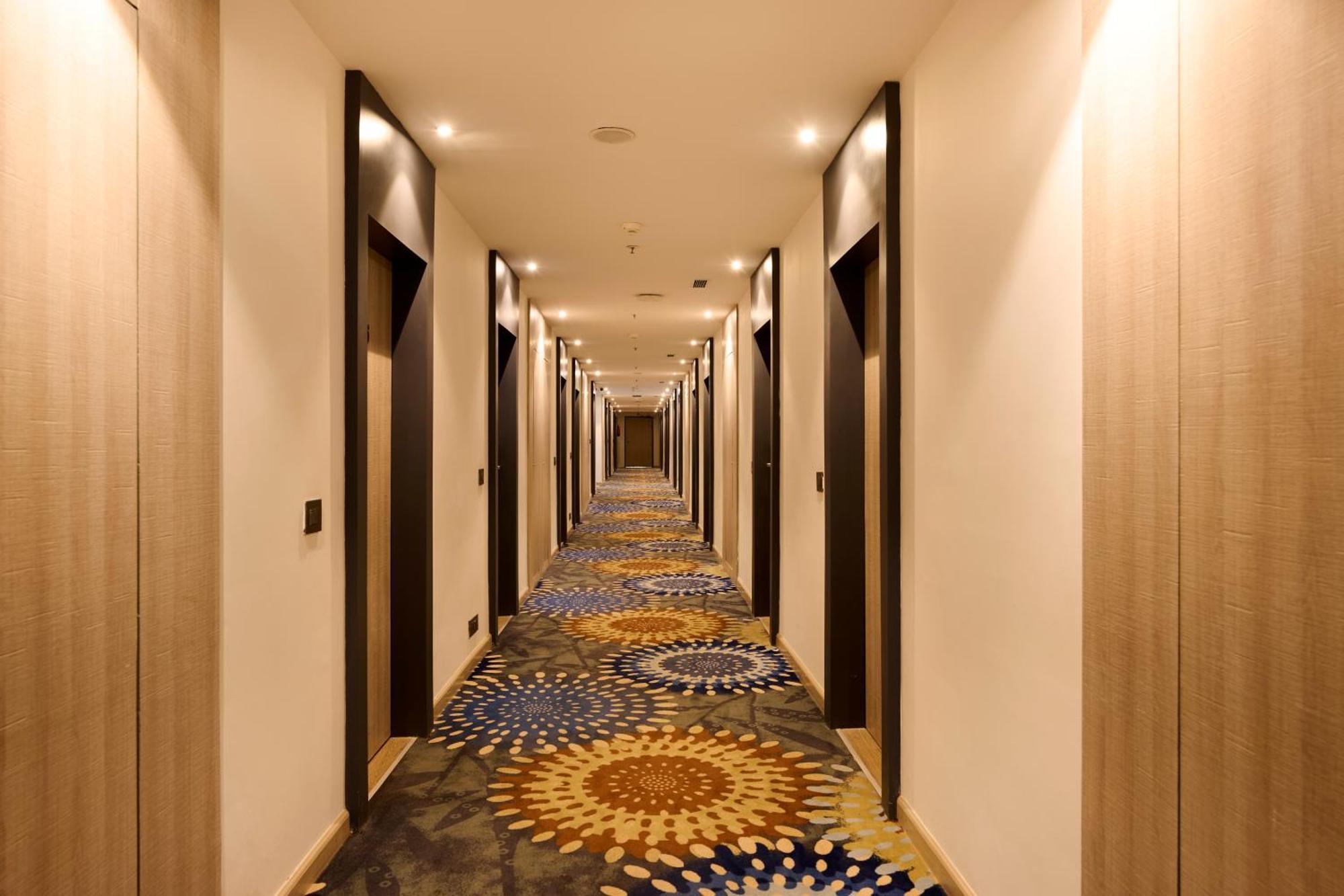 Delite Sarovar Portico Фаридабад Экстерьер фото