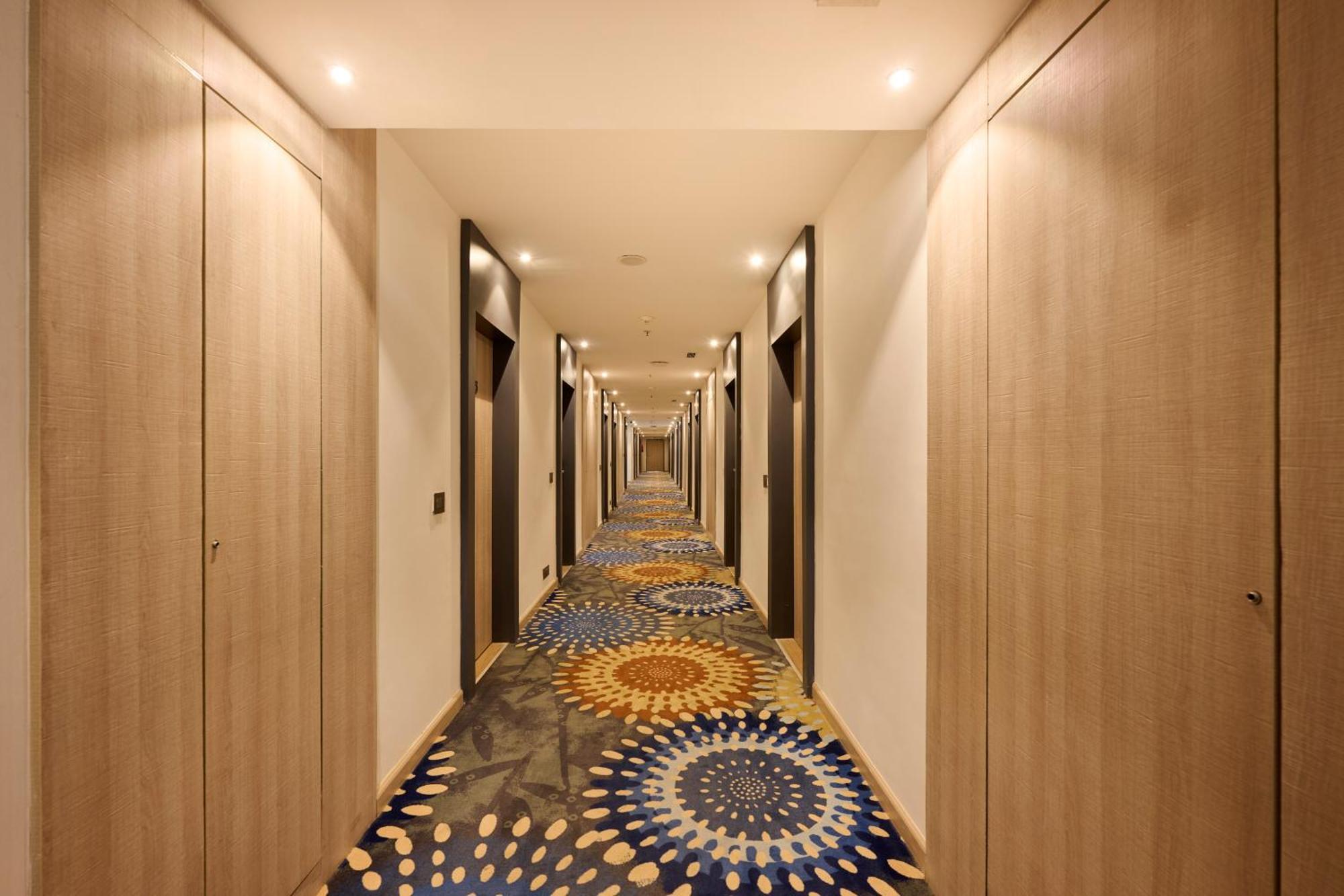 Delite Sarovar Portico Фаридабад Экстерьер фото