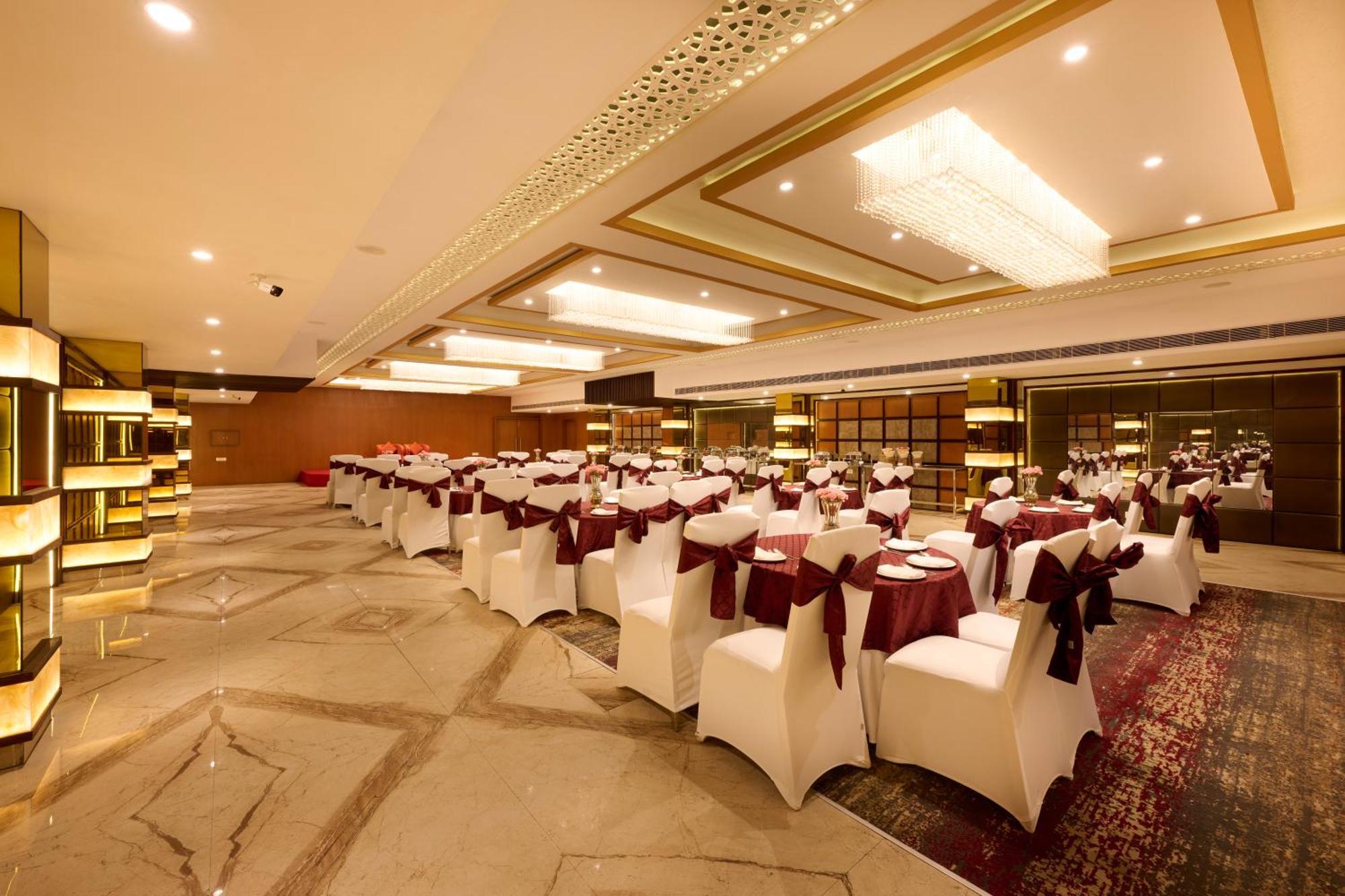 Delite Sarovar Portico Фаридабад Экстерьер фото