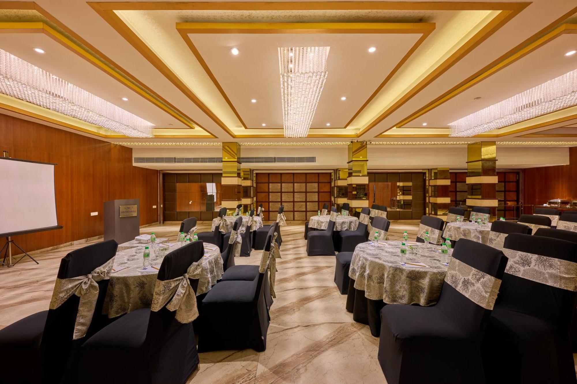 Delite Sarovar Portico Фаридабад Экстерьер фото