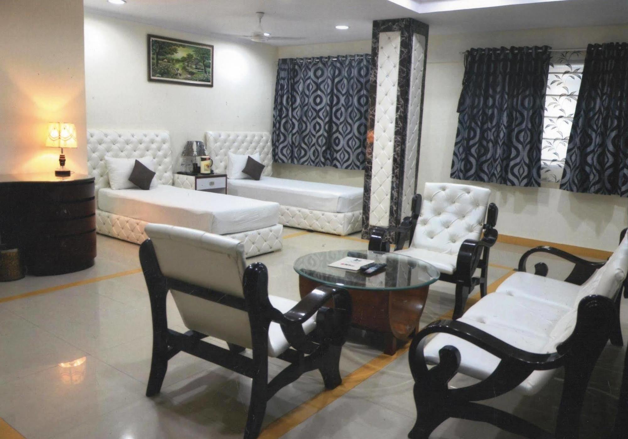 Delite Sarovar Portico Фаридабад Экстерьер фото